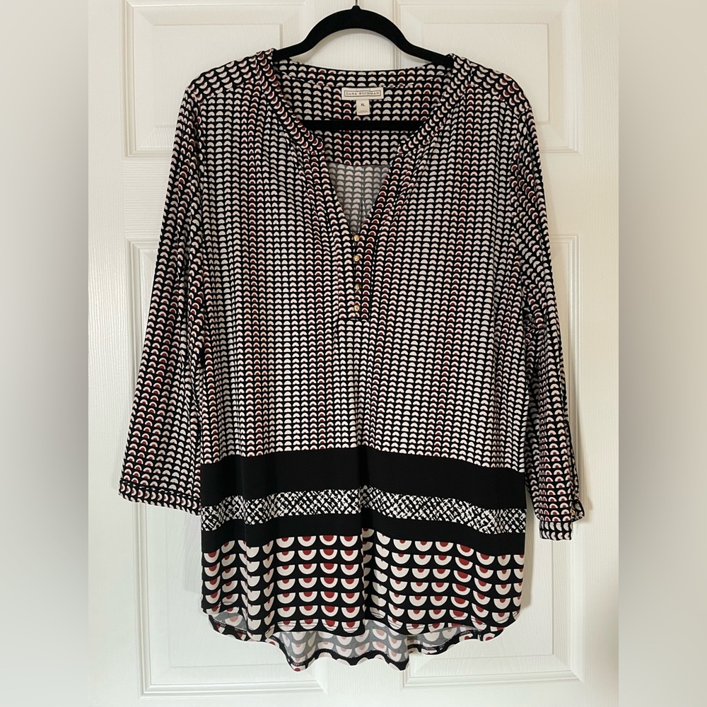 Dana Buchman Geometric Print Tunic – High-Low Hem ✨